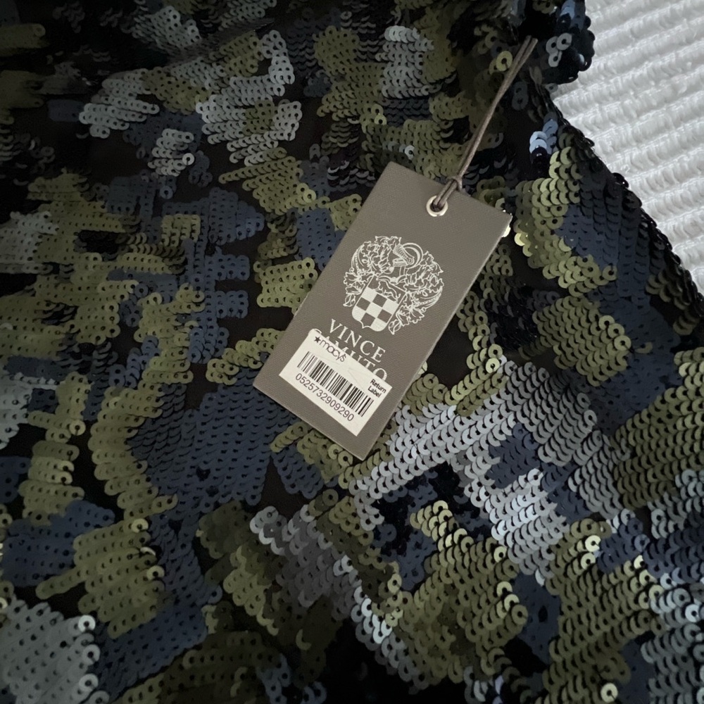 Vince Camuto Sequin Camo Top in Black, Green, and Silver Embellished T-Shirt XL - Picture 3 of 5